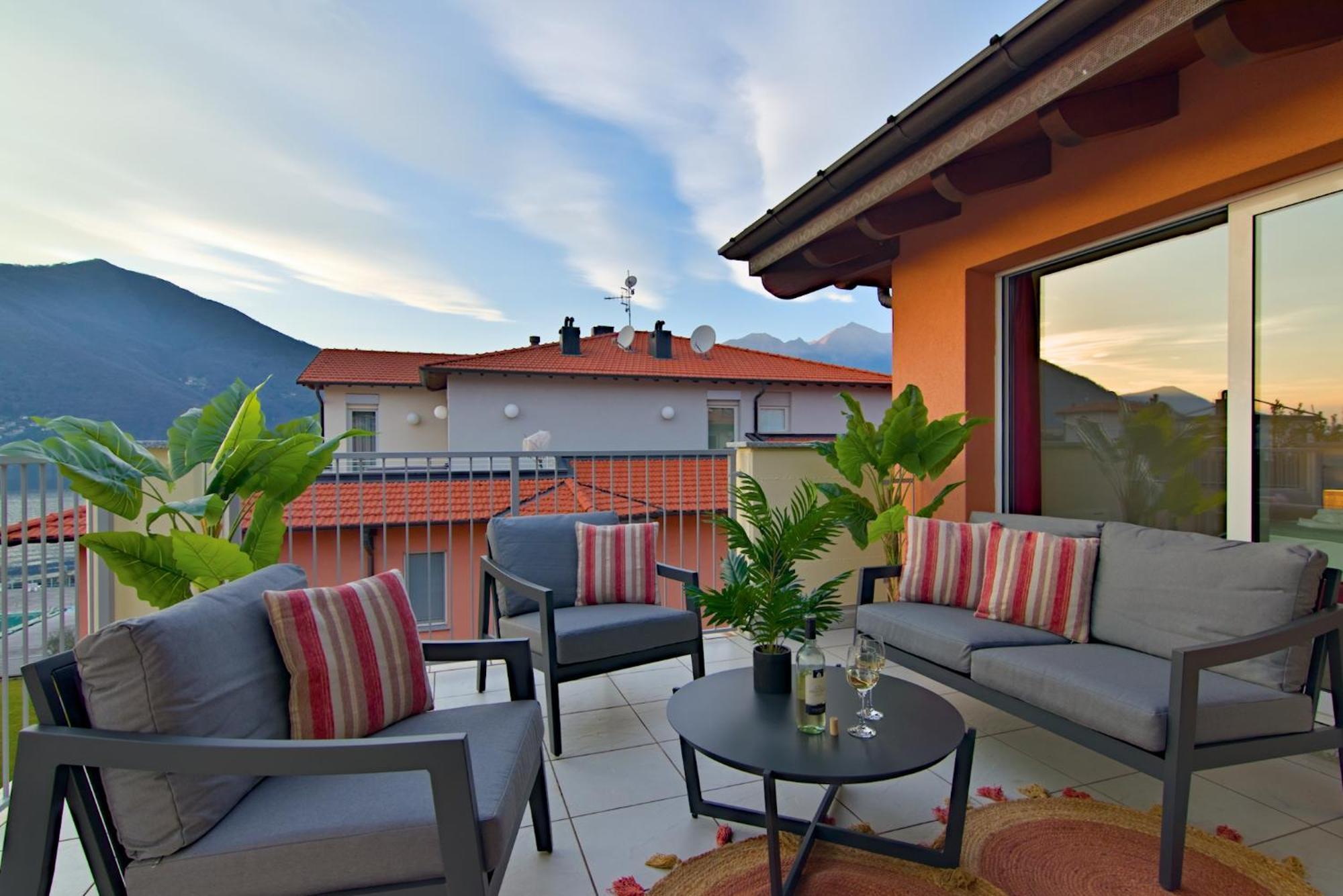 Golfo Gabella Lake Resort Maccagno Exterior photo